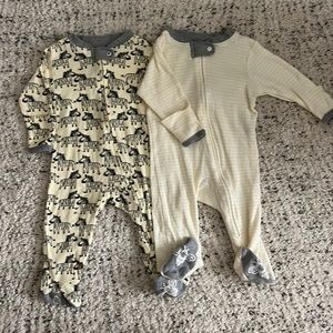 Burt’s Bee Baby organic cotton 0-3 month sleeper two pairs